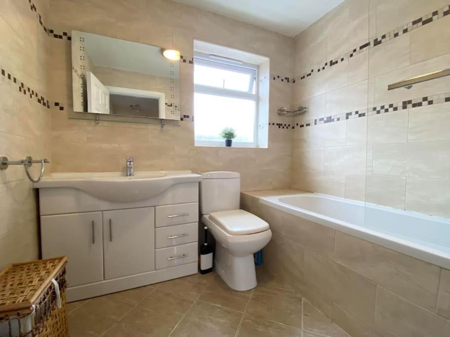 Family Relax In The Seaside Town With Parking Villa Hastings Exterior photo