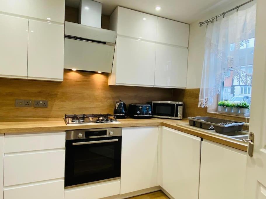 Family Relax In The Seaside Town With Parking Villa Hastings Exterior photo